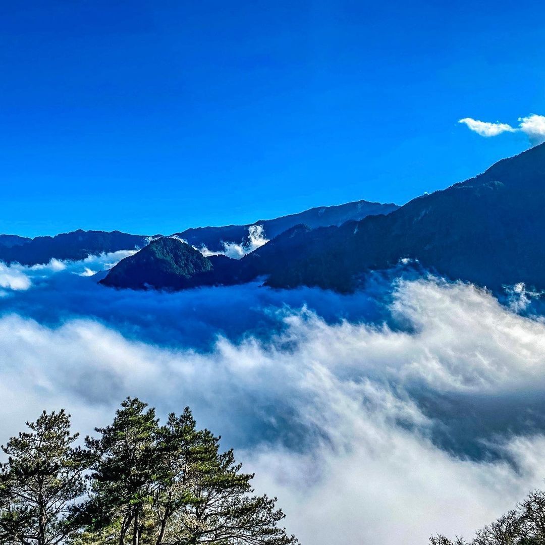 有點想念那湛藍的天空了~照片授權 @take_a_shot_xiang-⠀歡迎在您的貼文 #travelalishan 或 @tr...