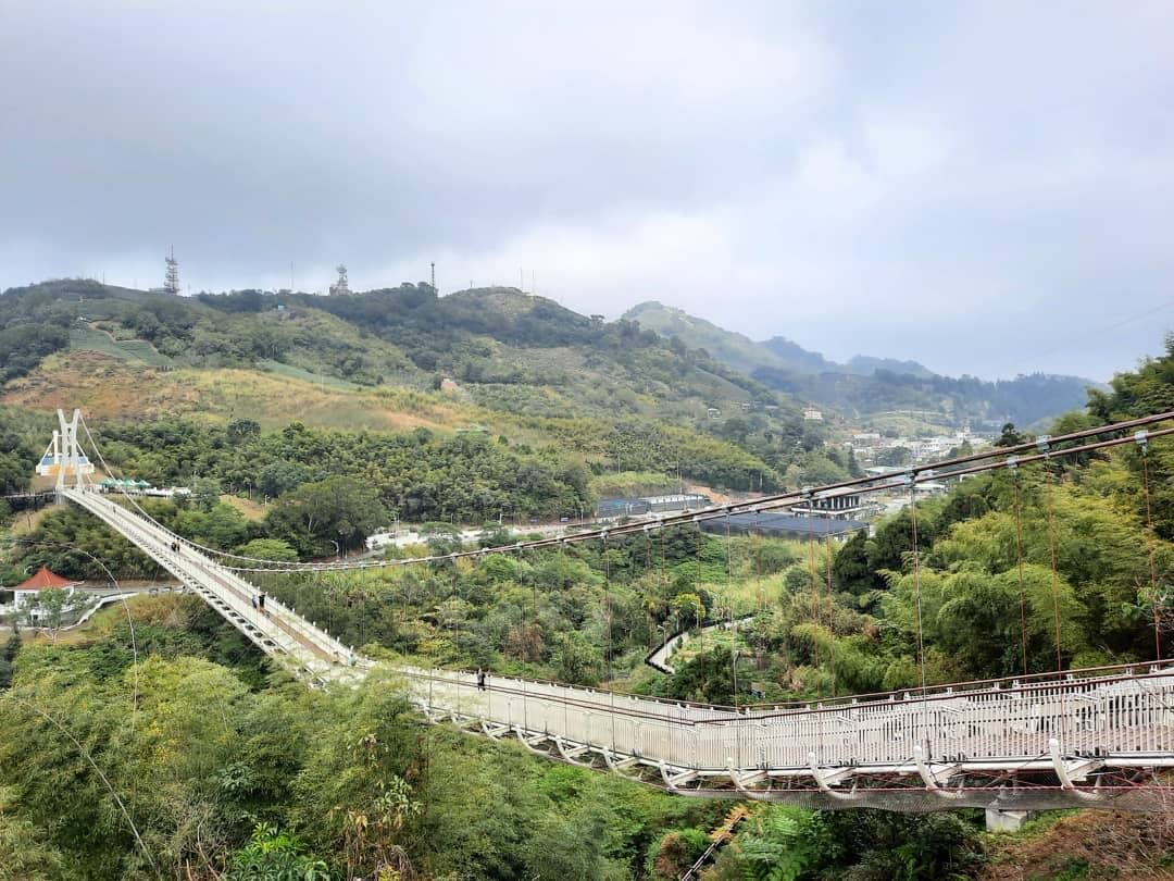 全台最高的吊橋就在梅山太平雲梯俯瞰嘉南平原的美景聽說天氣超好時，可以看得到劍湖山的摩天輪哦-⠀⠀⠀⠀⠀⠀⠀⠀⠀⠀⠀感謝 @tw.l...