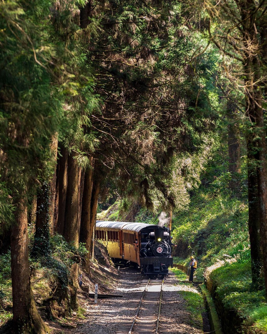 跟著心出發去旅行吧！照片授權 @zhang_0918 -⠀歡迎在您的貼文 #travelalishan 或 @travelalis...