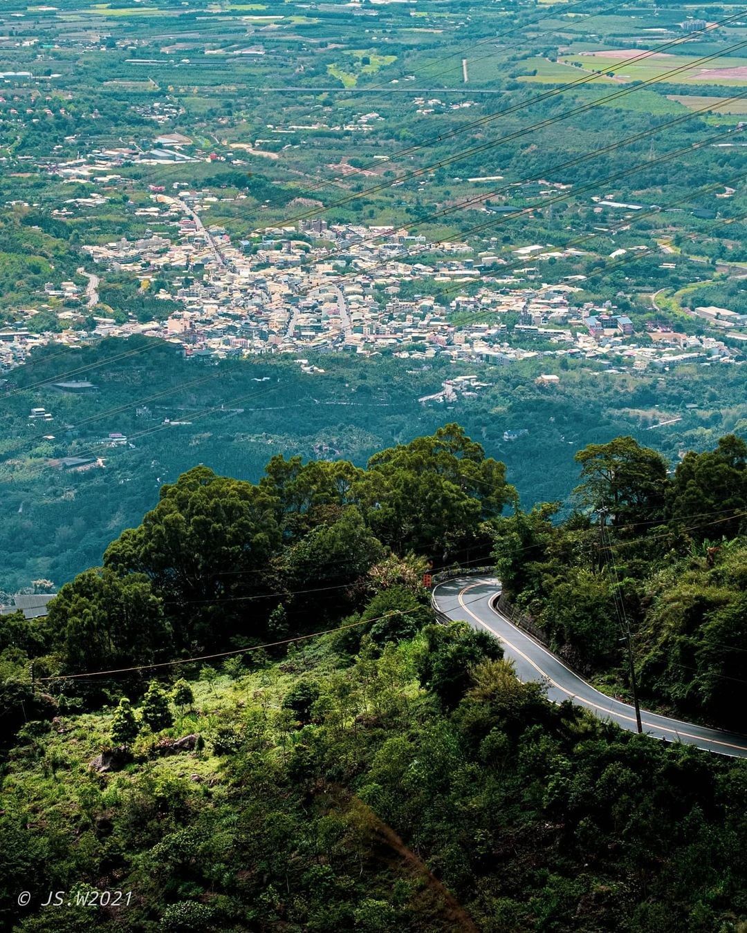 #遠距在家來看阿里山 說到嘉義梅山，就會想到36彎說到36彎就會想到太平雲梯說到太平雲梯，你會想到什麼呢? （感謝 @js.w20...