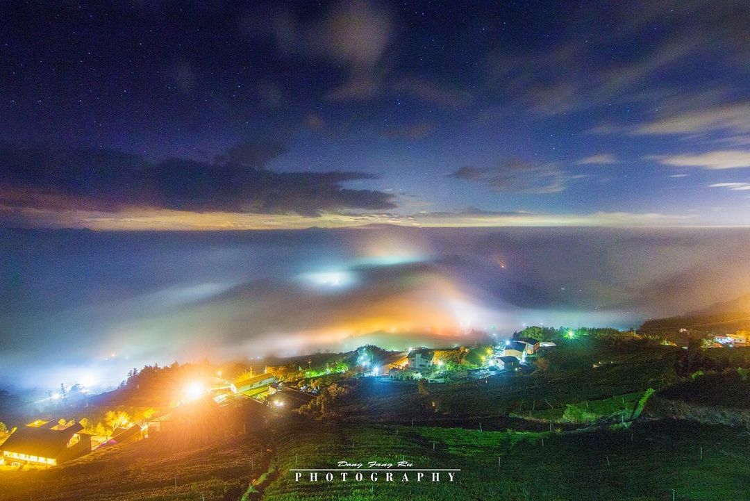 還捨不得睡的夜晚，欣賞一下絢爛的琉璃光吧！照片授權 @3.8photography -⠀歡迎在您的貼文 #travelalisha...