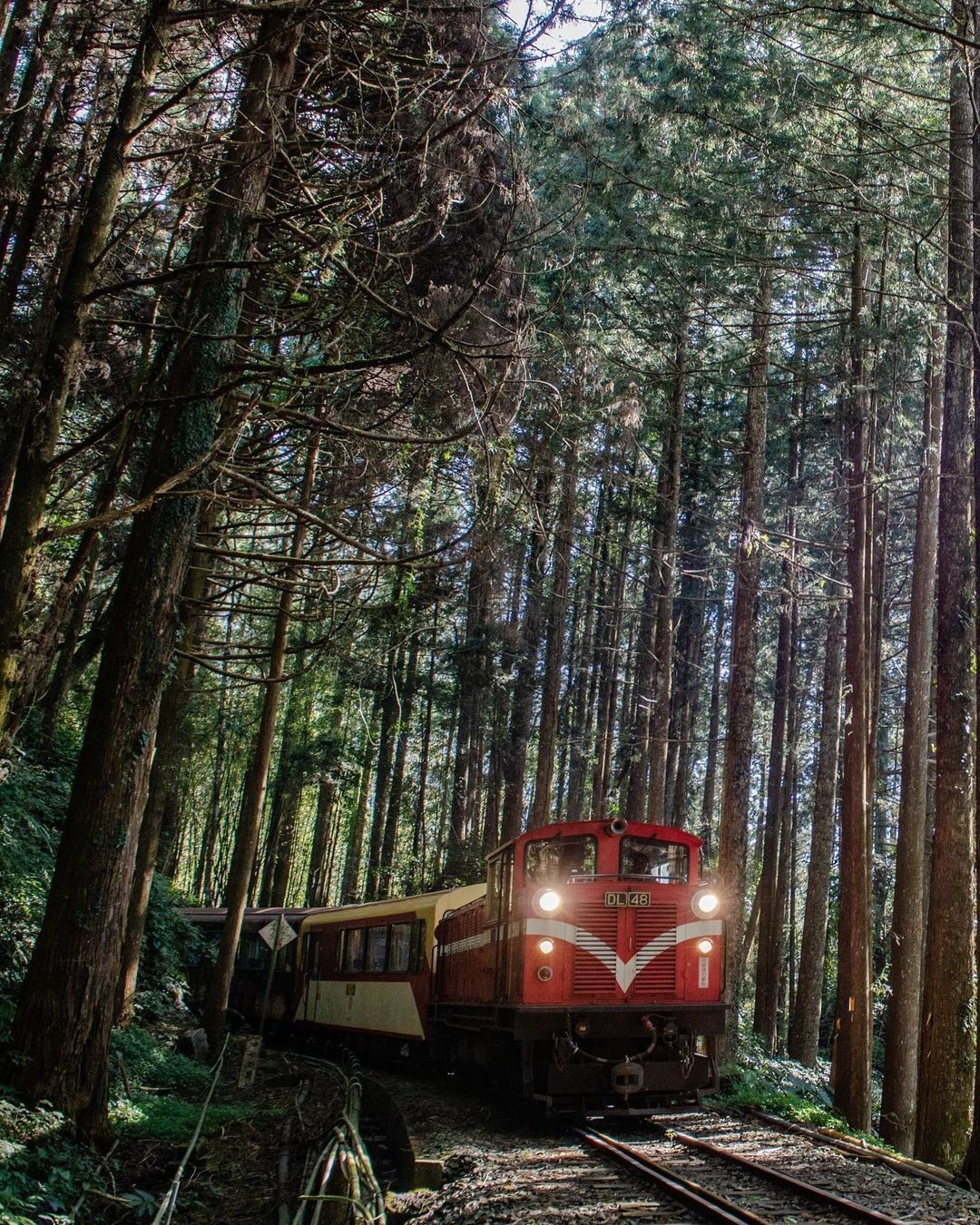 「你在等待一列火車，那列火車將會帶你到遠方，你不確定它會帶你到何方，不過這並不重要， 因為我們會在一起。」#有人也喜歡諾蘭嗎 #猜...