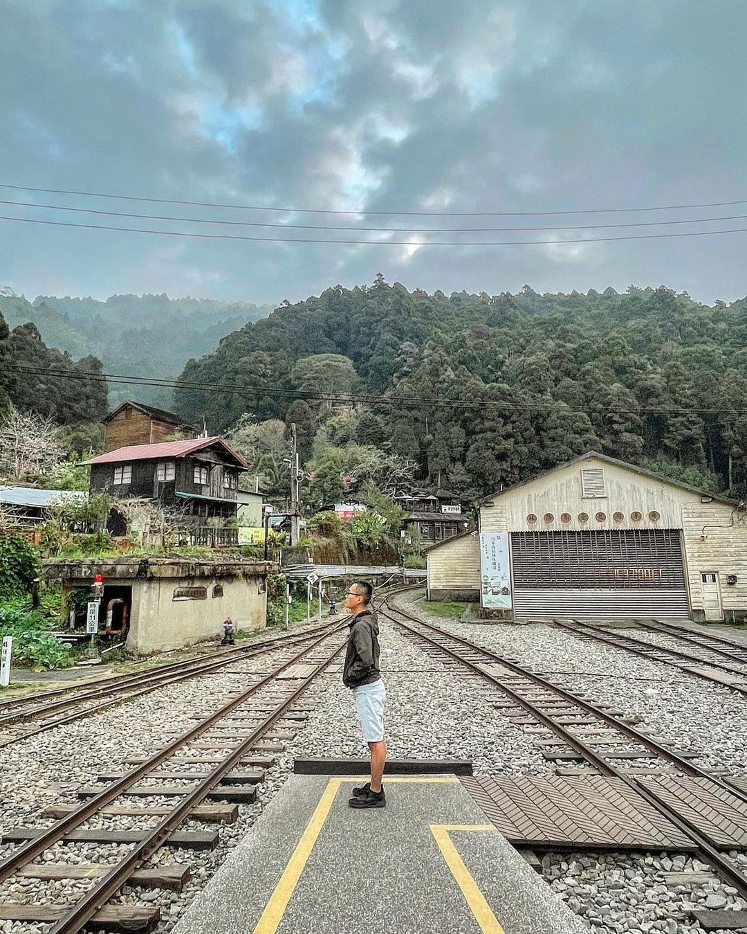 #遠距在家來看阿里山 好久好久，沒來到奮起湖了說說你們最想念奮起湖的什麼呢?（感謝 @chiuan29  分享美照）-⠀①【防疫踏...