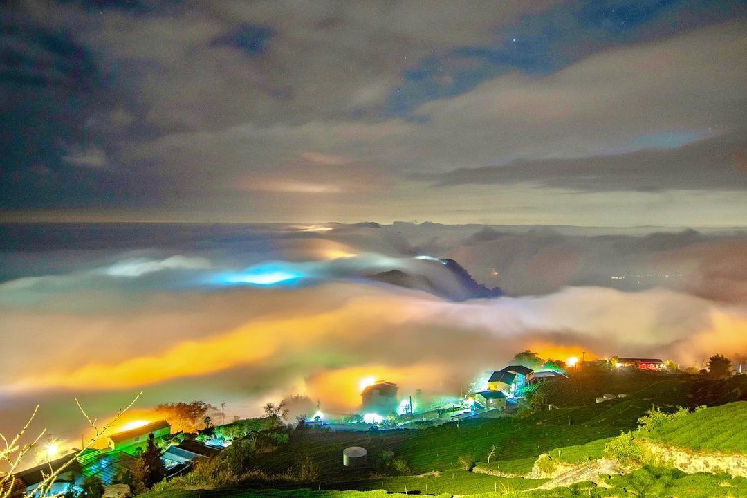 阿里山的晴天與雨天，我們都愛天氣的變化總會為我們帶來驚喜~這幾天要留意天氣，避免到海邊及山區唷~照片授權 @tw.yen_0803...