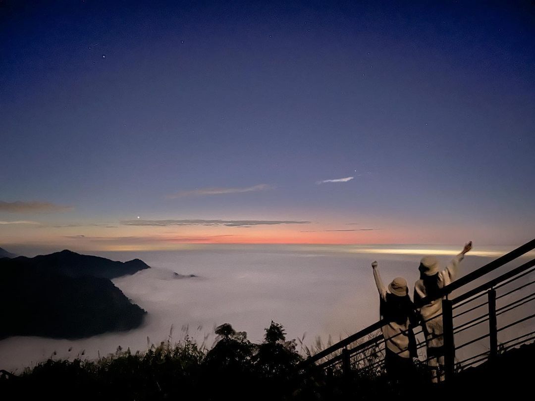 何其幸運，在晚上獨享這片雲海，還有一起夜衝的夥伴那時看到 @hsingfang20 即時分享夜晚版的雲海，真是令人讚嘆「太瘋狂了~...