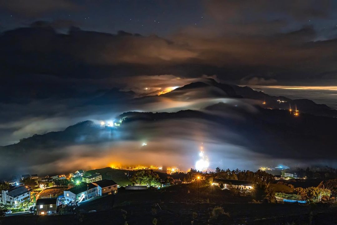 夜裡那若隱若現的星星照片授權 @scencesss -⠀歡迎在您的貼文 #travelalishan 或 @travelalish...