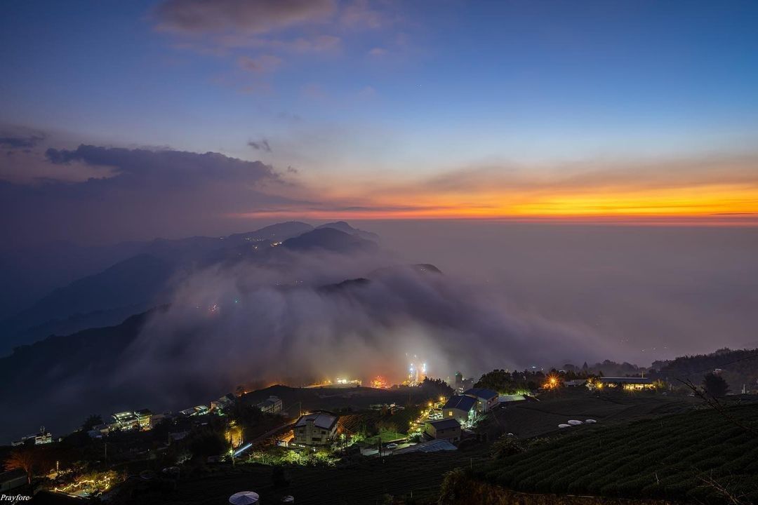 #遠距在家來看阿里山 #防疫不鬆懈 好久沒看到這種雲海翻騰的景象了下一秒會有龍躍雲海而出之感‍♂️（感謝 @bitter_swee...