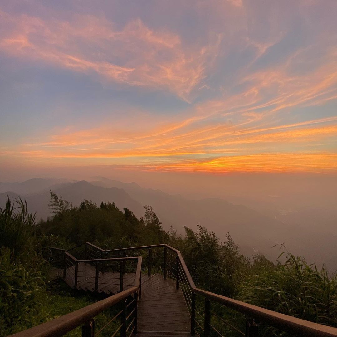 晚霞帶來的浪漫與平靜照片授權 @szupeic.123 -⠀歡迎在您的貼文 #travelalishan 或 @travelali...