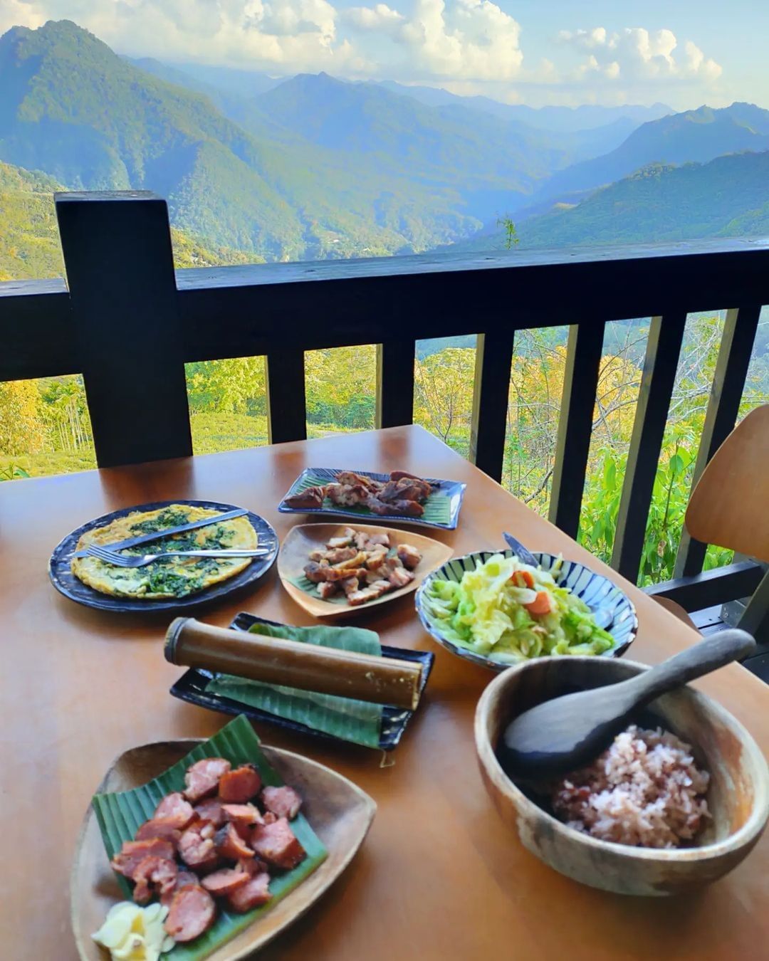 山景與美食一次擁有放假就是要吃好吃的❍ 游芭絲鄒宴餐廳❍ 珈雅瑪部落廚房❍ 山美森林派對❍ 鄒風館部落餐廳❍ 來吉fuzu食堂❍ ...