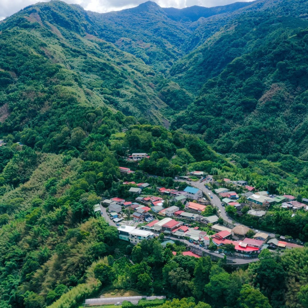 走吧.ᐟ 這個周末我們去美麗的特富野部落.ᐟ在山裡的 #鄒好市集☕️一探究竟隱藏版的阿里山面貌⌖–––⭒–––⭑–––⭒–––⭑–...