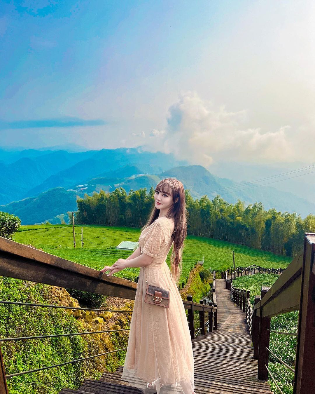 IG跟Threads版面上滿滿的阿里山雲海你被洗版了嗎？看過石棹霞之道的磅礡雲海、絢爛夕陽日常的步道風景就足夠優美啦！感謝 @iu...