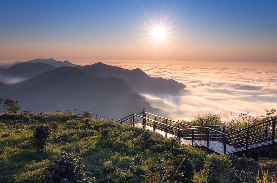 看著夕陽雲海的美照，想起那是冬日裡的一道暖流～天氣應該是冷的，照片卻透露出溫暖感謝 @skill84532 美照分享-⠀歡迎在您的...