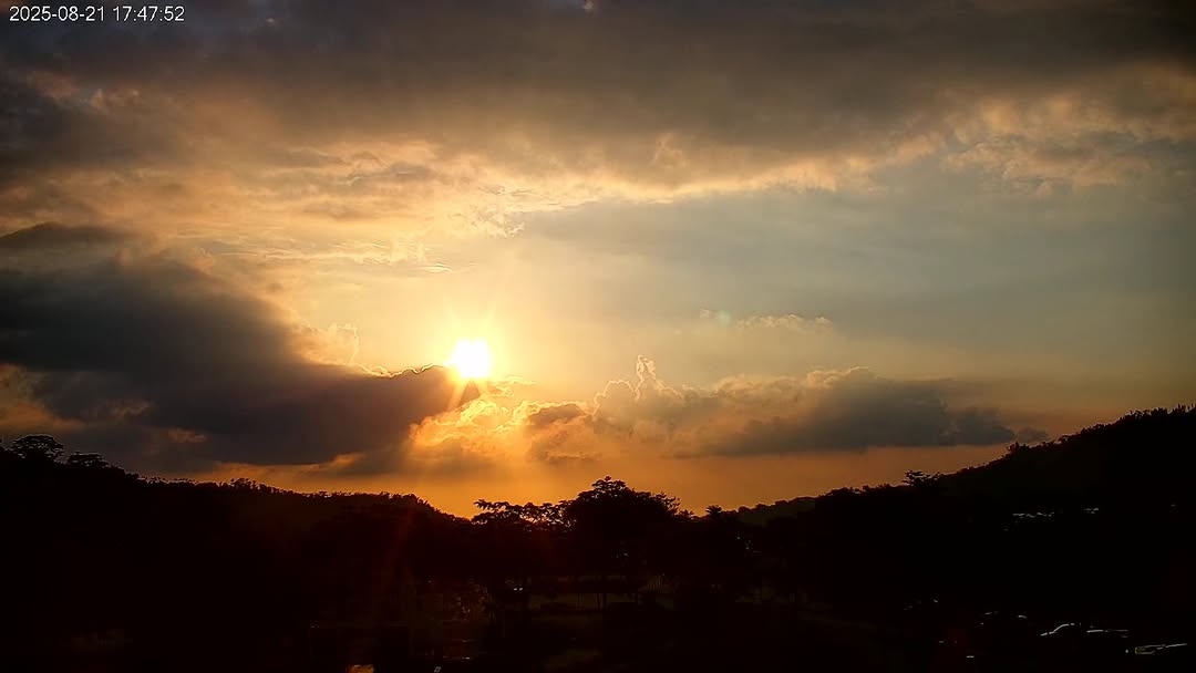 #牛埔仔愛情大草原不能錯過的夕陽美景最近的下班時間就像開驚喜包一樣～下個周末就是我們的♡ ✦ 阿里山23.5º浪漫Sense ✦ ...