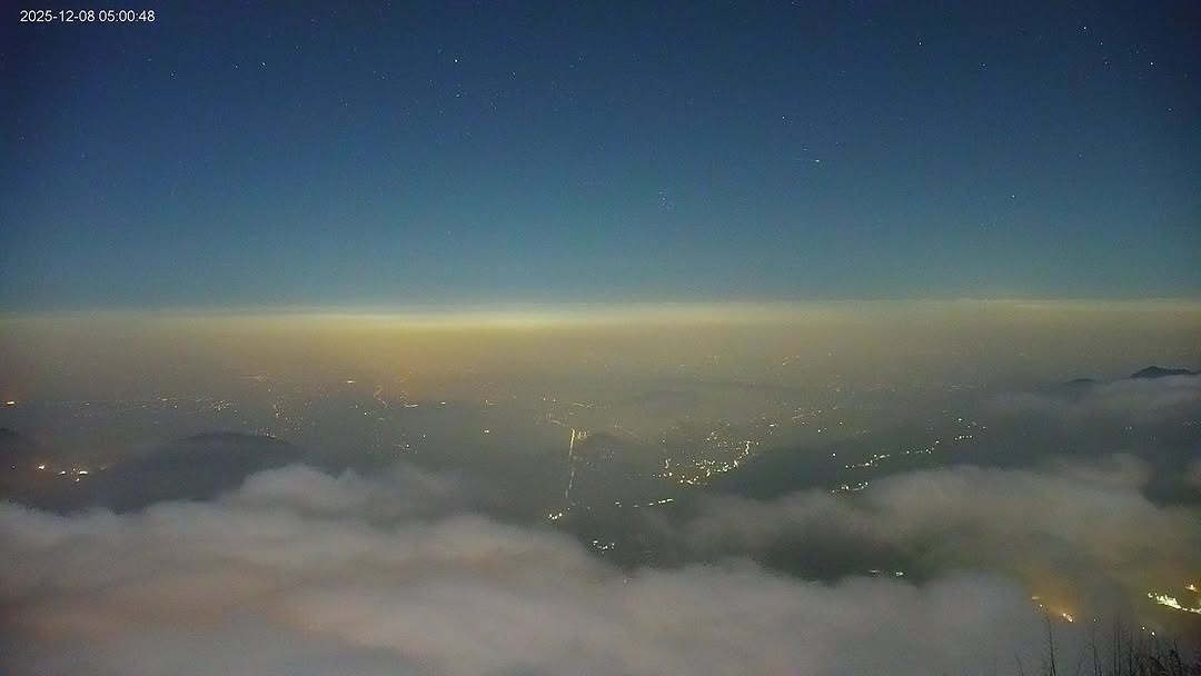 夜景、雲海、星空！愛了愛了天亮時的薄霧籠罩群山一點也不輸大景隙頂跟里佳擁有的繁星，都值得大家為此在山上留宿！其實整個山區都～是～阿...