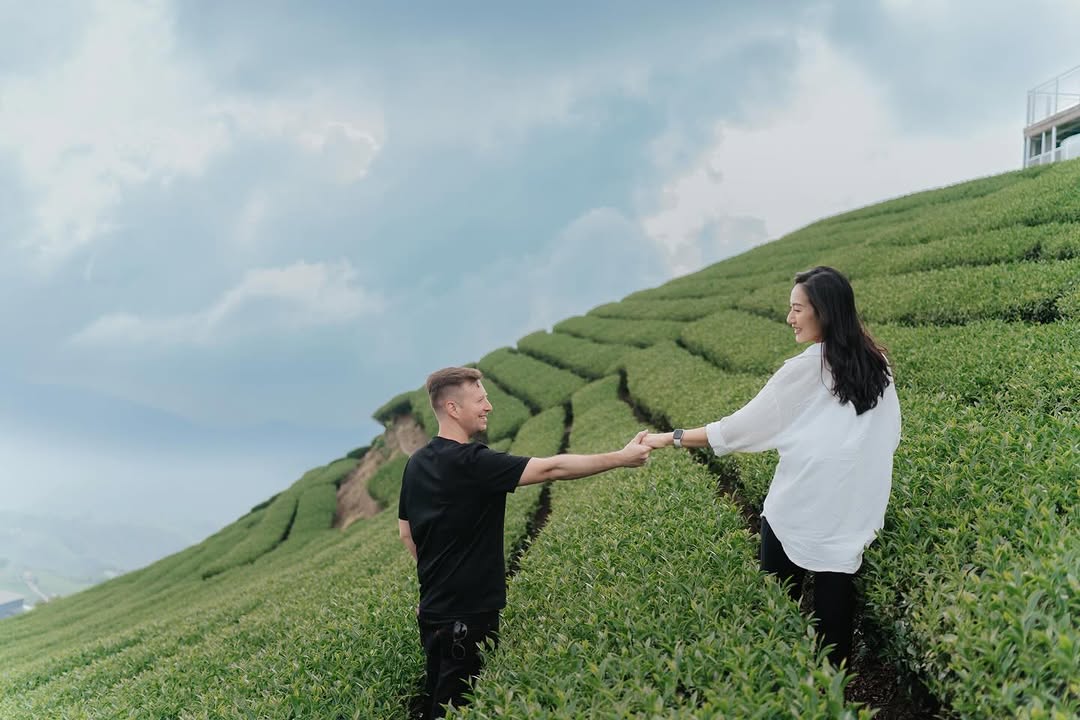 阿里山星光婚旅 ❣ 開放報名！ ​今年春天，邀請戀人走進阿里山，來一場渡假式愛情旅程我們精選了私房秘境與特色民宿，在山林深處，為...