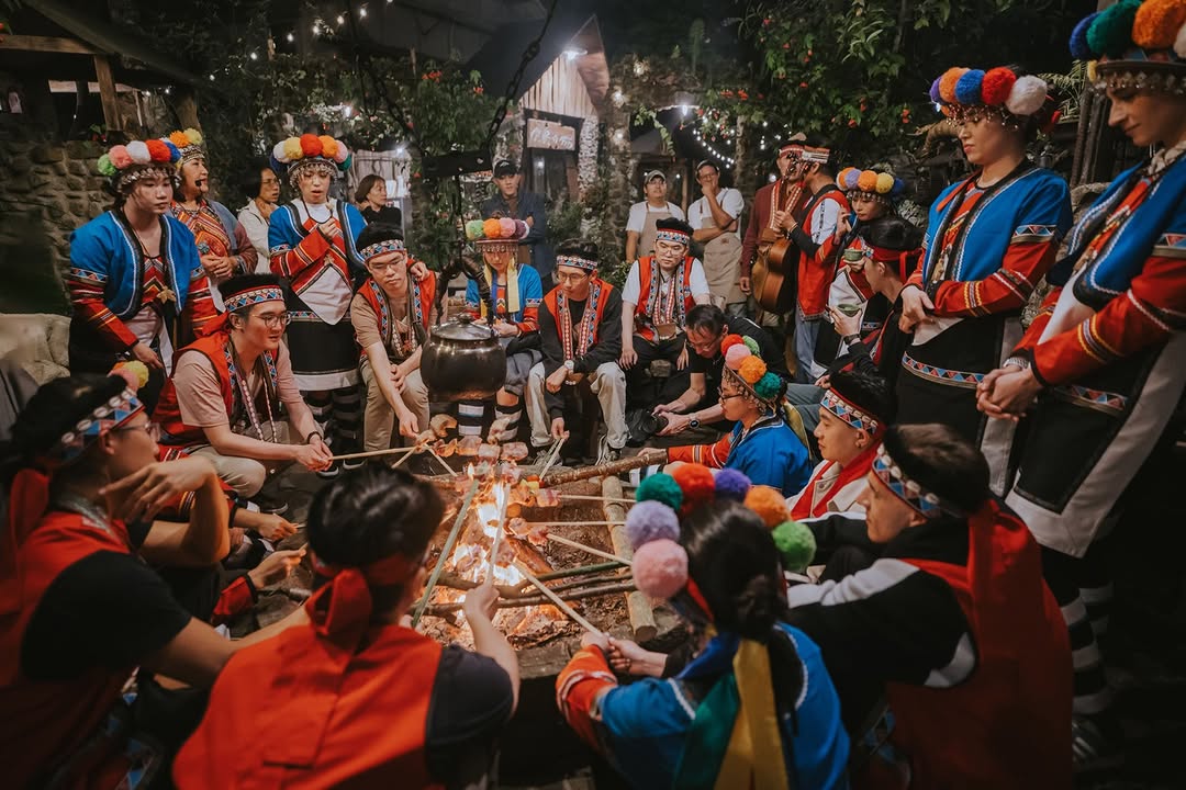 阿里山星光婚旅在夕陽相伴下，Happy Ending .ᐟ.ᐟ每一對戀人的可愛互動讓兩天一夜的旅程充滿歡笑從初見面的「內向 I 人...