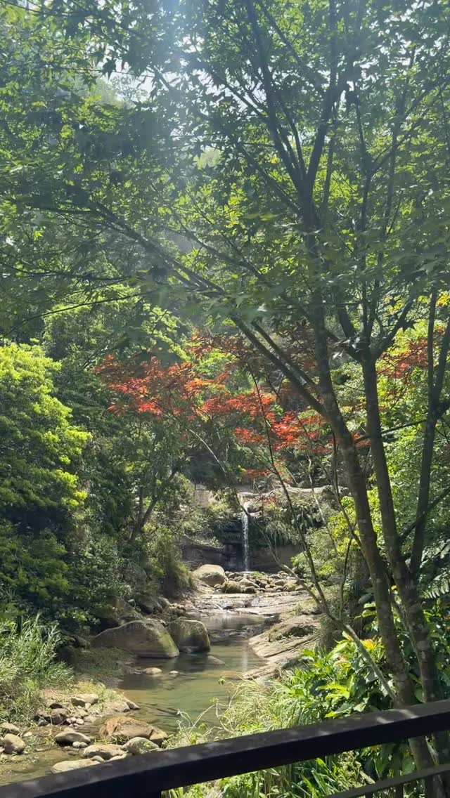 前幾天上山，想說拍個瀑布水量現況跟大家分享～是在下雨之前，沒什麼水的狀況這兩天下雨了，或許山裡的瀑布又更美了～大家這幾天有到戶外走...